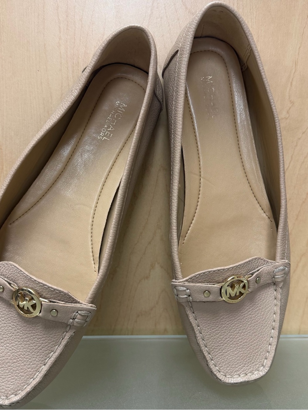 Michael Kors Women's tan Leather Moccasin Loafers - Picture 5 of 7